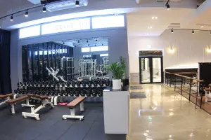 클래식 모던이 조화된 프리미엄 웨이트존 인테리어